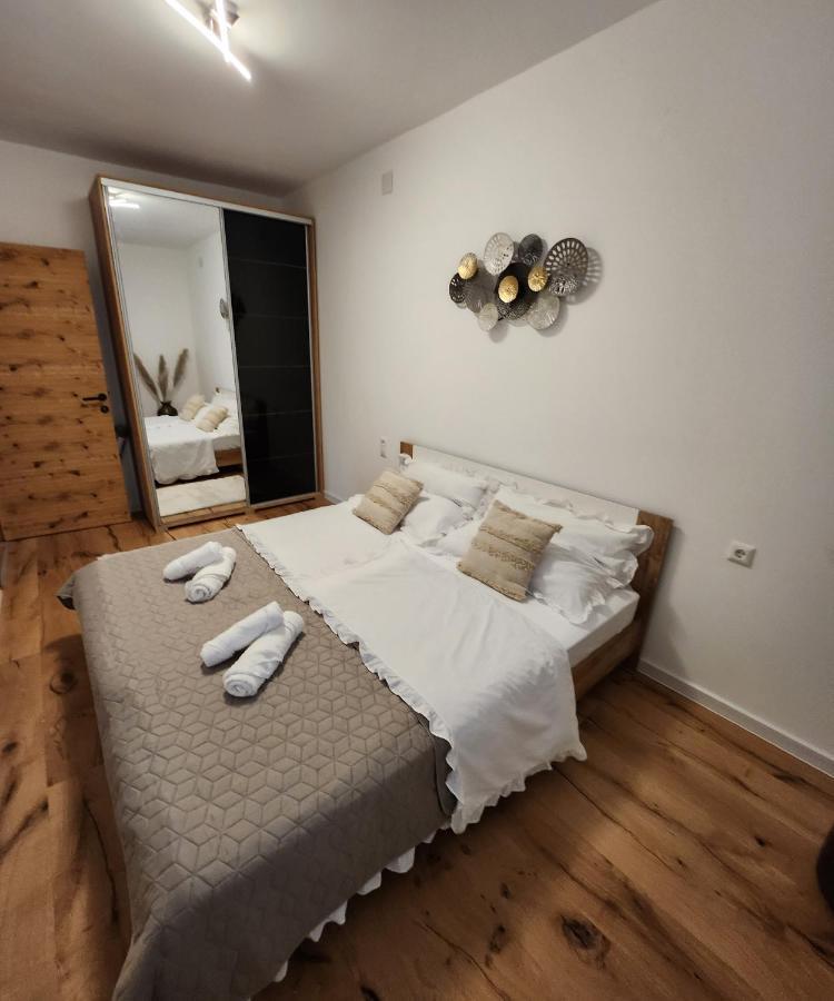 Apartman Lidija Starigrad Paklenica Bagian luar foto